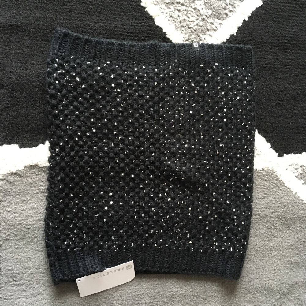 NWT Fabletics Wool Round Scarf